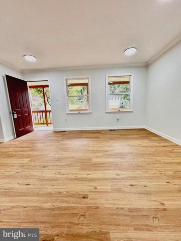 34 E 19TH ST, Front Royal, VA 22630