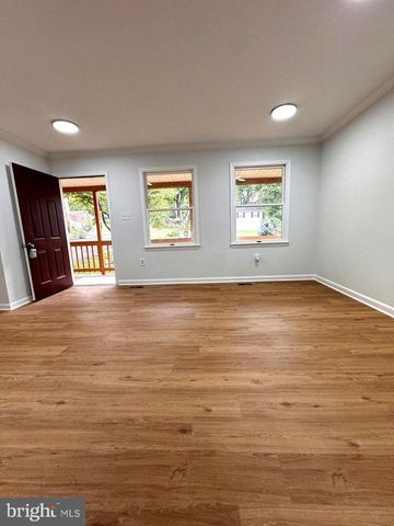 34 E 19TH ST, Front Royal, VA 22630