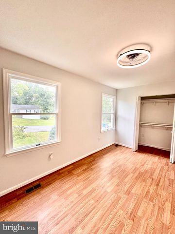 34 E 19TH ST, Front Royal, VA 22630
