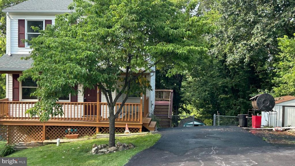 34 E 19TH ST, Front Royal, VA 22630