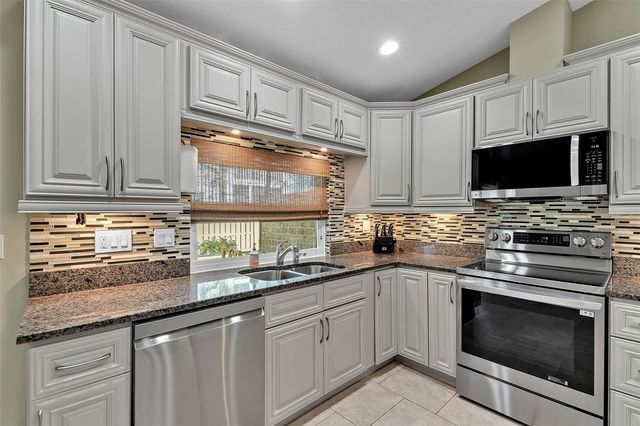 3406 AVENIDA MADERA B, Bradenton, FL 34210