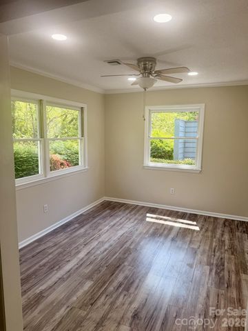 10 Laurel Place Drive, Asheville, NC 28803