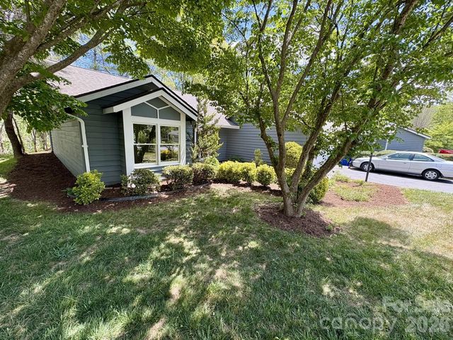 10 Laurel Place Drive, Asheville, NC 28803
