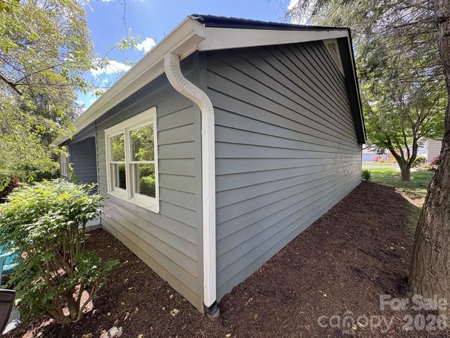 10 Laurel Place Drive, Asheville, NC 28803
