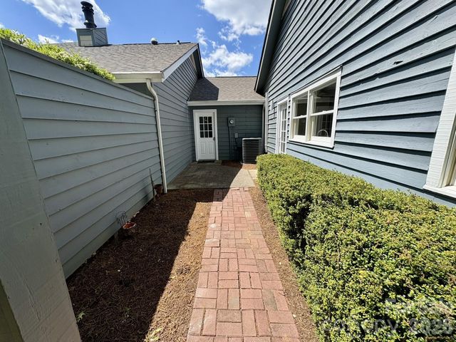 10 Laurel Place Drive, Asheville, NC 28803