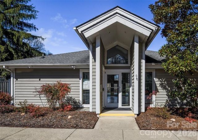 10 Laurel Place Drive, Asheville, NC 28803
