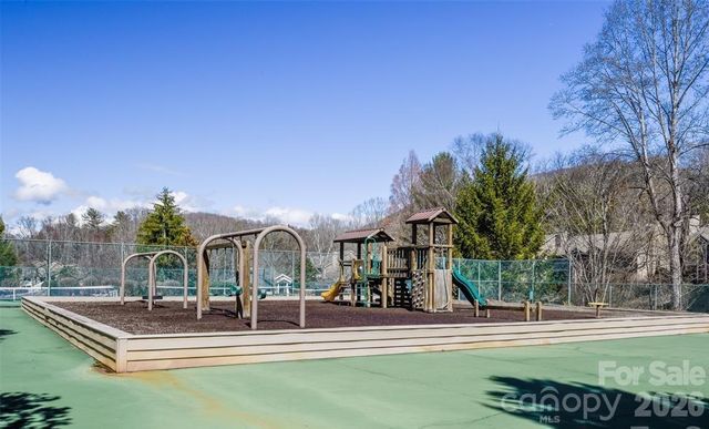 10 Laurel Place Drive, Asheville, NC 28803