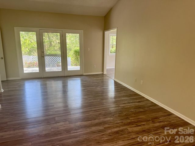 10 Laurel Place Drive, Asheville, NC 28803