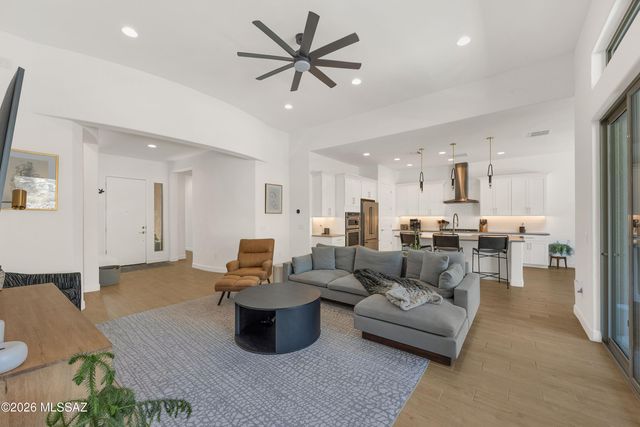 13477 N Mariposa Lily Drive, Oro Valley, AZ 85755