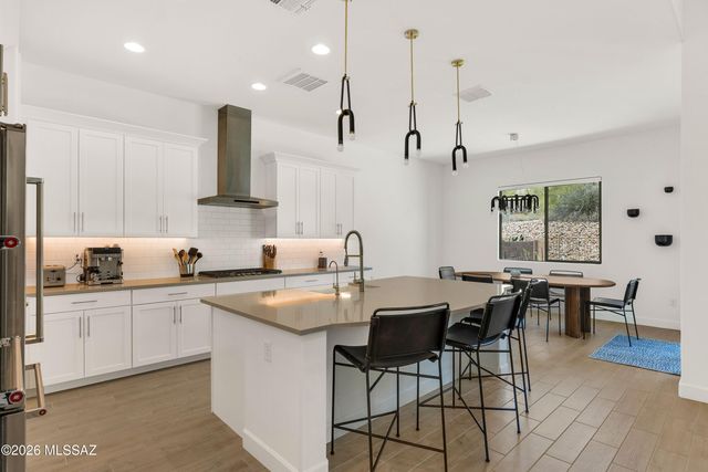 13477 N Mariposa Lily Drive, Oro Valley, AZ 85755