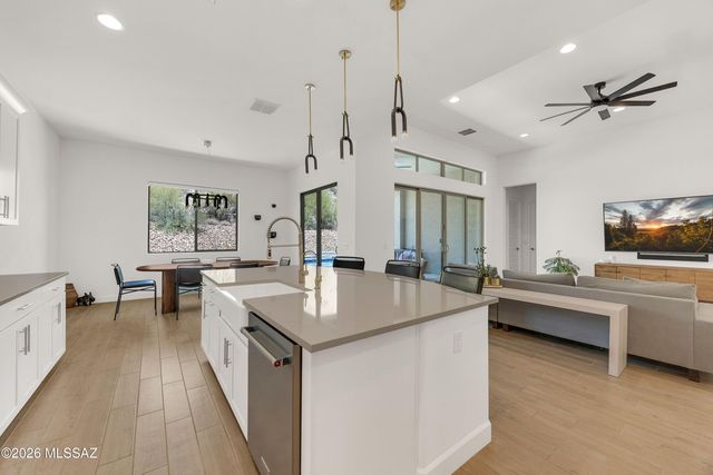 13477 N Mariposa Lily Drive, Oro Valley, AZ 85755