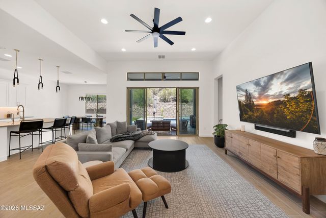 13477 N Mariposa Lily Drive, Oro Valley, AZ 85755