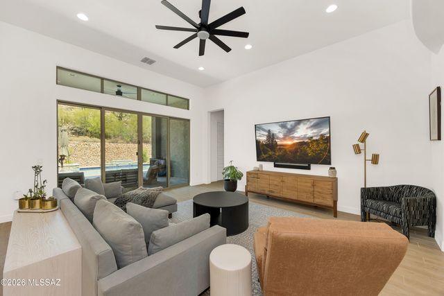 13477 N Mariposa Lily Drive, Oro Valley, AZ 85755