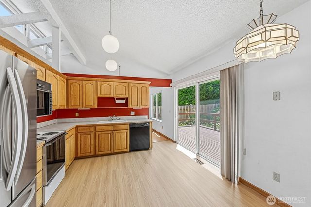 32105 2nd Avenue SW, Federal Way, WA 98023