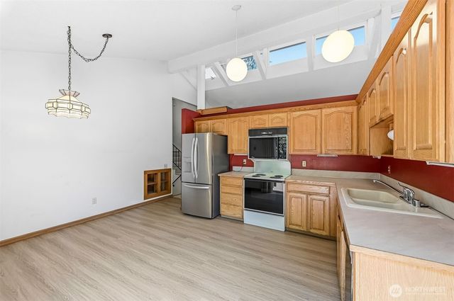 32105 2nd Avenue SW, Federal Way, WA 98023