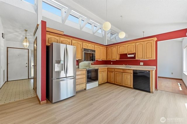 32105 2nd Avenue SW, Federal Way, WA 98023
