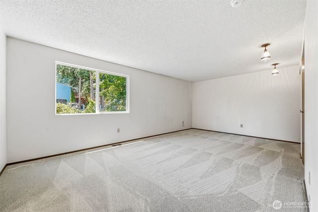 32105 2nd Avenue SW, Federal Way, WA 98023
