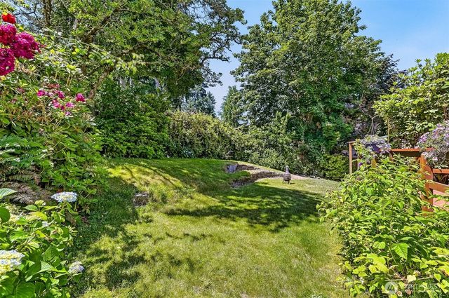 32105 2nd Avenue SW, Federal Way, WA 98023