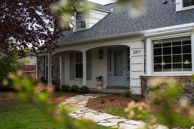 257 Suburban DRIVE, Fox Point, WI 53217