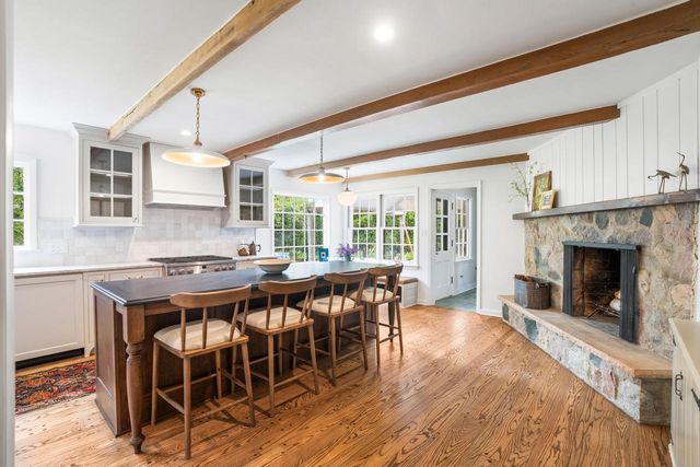 257 Suburban DRIVE, Fox Point, WI 53217