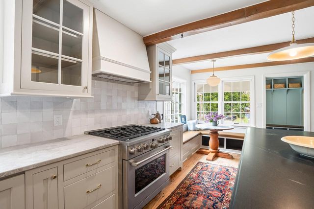 257 Suburban DRIVE, Fox Point, WI 53217