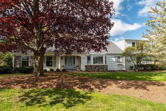 257 Suburban DRIVE, Fox Point, WI 53217