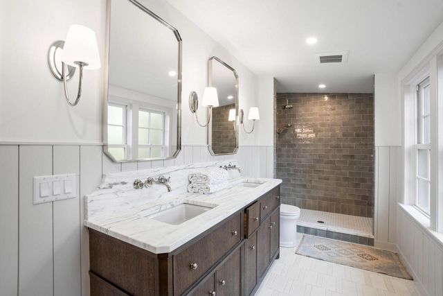 257 Suburban DRIVE, Fox Point, WI 53217