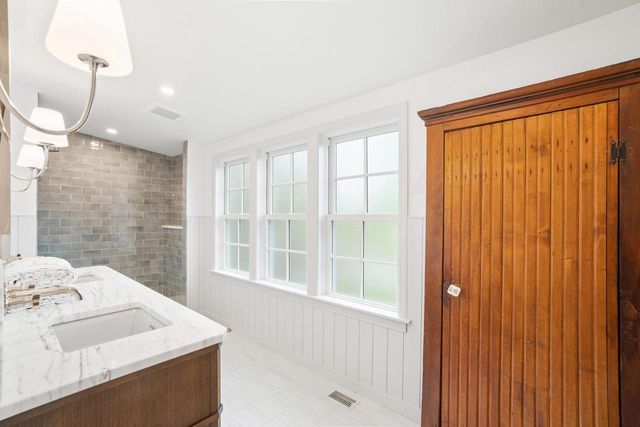 257 Suburban DRIVE, Fox Point, WI 53217