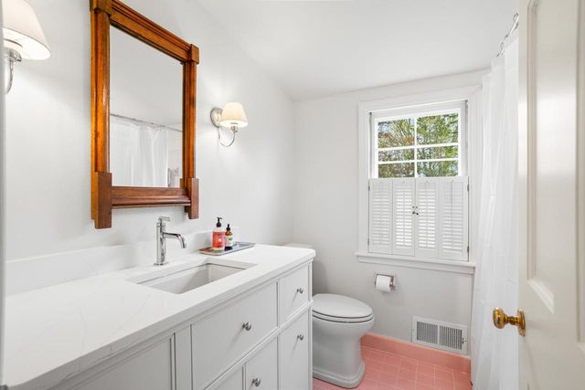 257 Suburban DRIVE, Fox Point, WI 53217