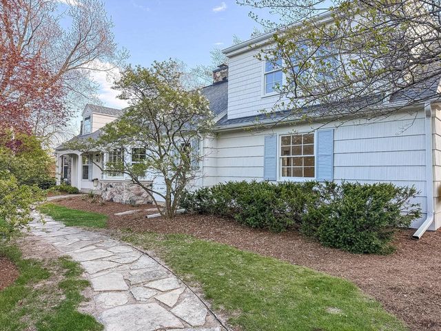 257 Suburban DRIVE, Fox Point, WI 53217