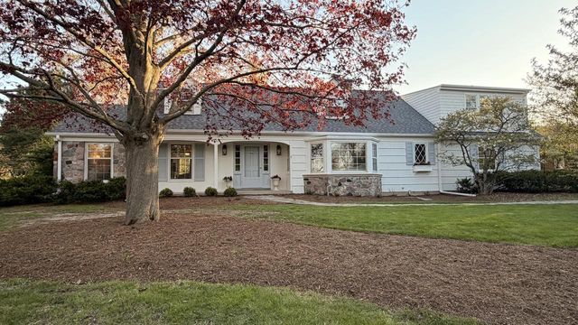 257 Suburban DRIVE, Fox Point, WI 53217