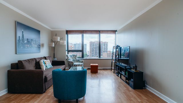 3930 N Pine Grove Avenue 1205, Chicago, IL 60613
