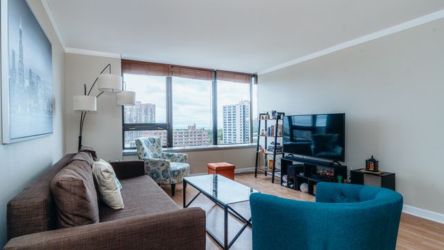 3930 N Pine Grove Avenue 1205, Chicago, IL 60613