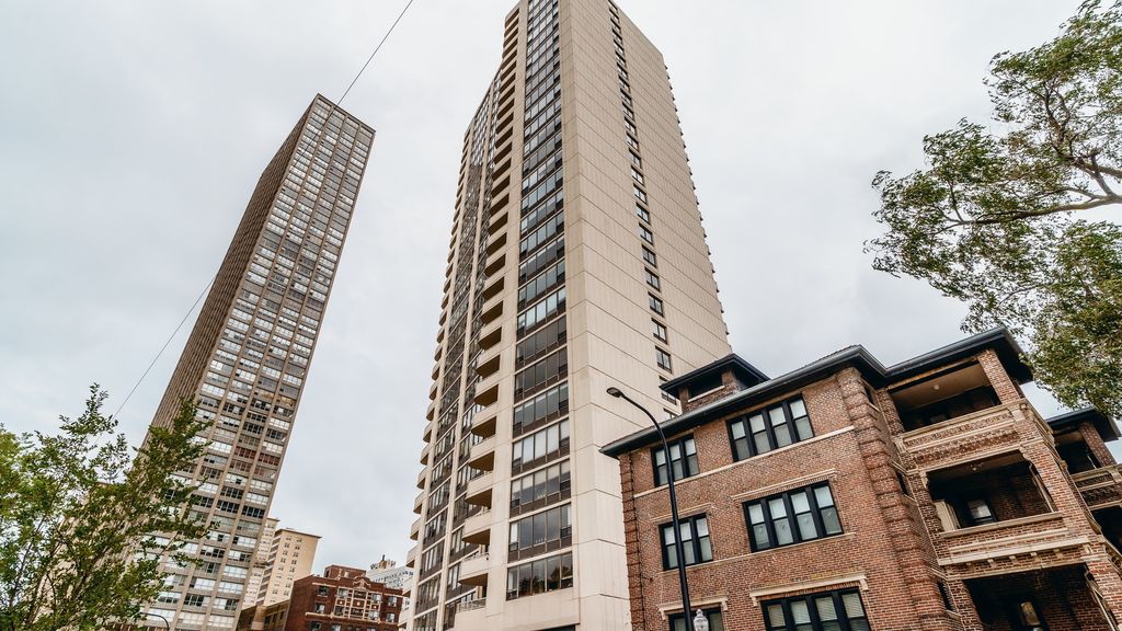 3930 N Pine Grove Avenue 1205, Chicago, IL 60613