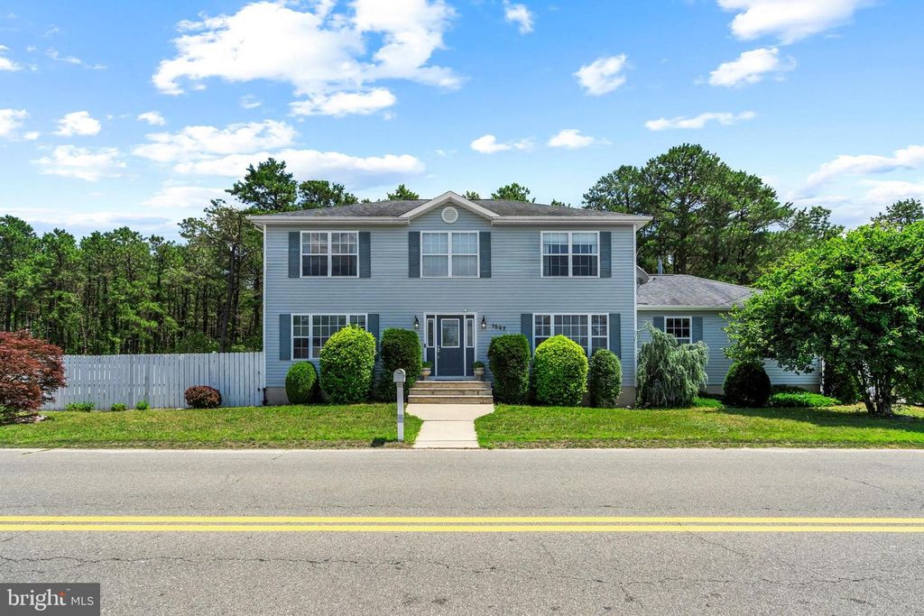 1527 BERKELEY AVE, Beachwood, NJ 08722