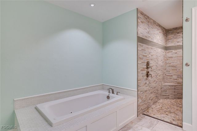 5824 Wild Fig LN, Fort Myers, FL 33919