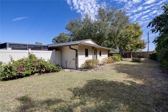 5824 Wild Fig LN, Fort Myers, FL 33919