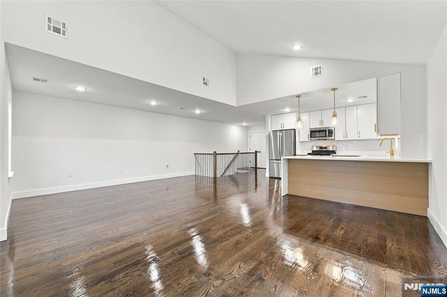543 13th Avenue 1, Newark, NJ 07103