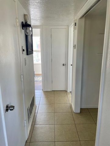 1809 Girard Boulevard SE, Albuquerque, NM 87106