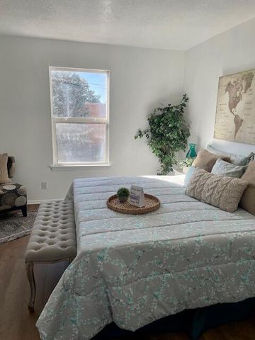 1809 Girard Boulevard SE, Albuquerque, NM 87106