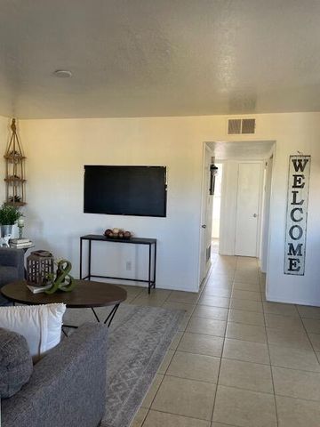 1809 Girard Boulevard SE, Albuquerque, NM 87106