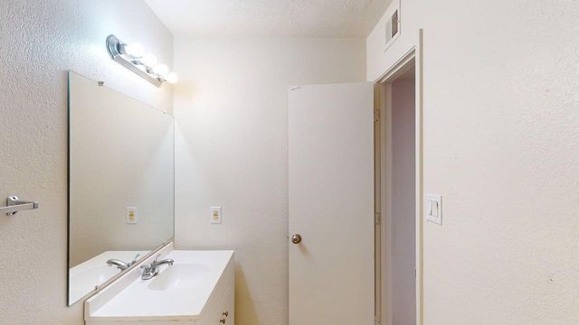 1809 Girard Boulevard SE, Albuquerque, NM 87106