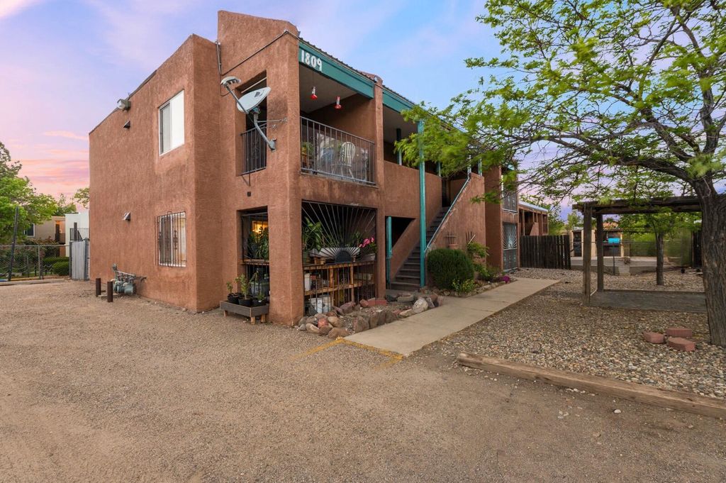 1809 Girard Boulevard SE, Albuquerque, NM 87106