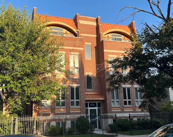 4135 N KEDVALE Avenue 301, Chicago, IL 60641