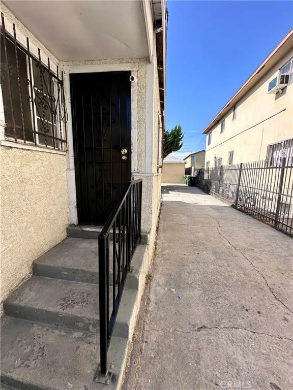 209 W 89th, Los Angeles, CA 90003