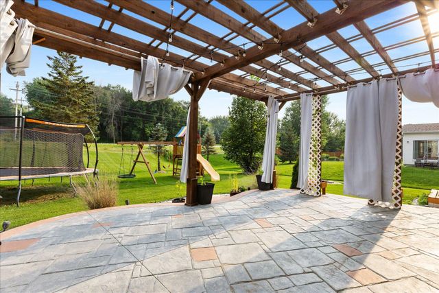 8490 Moraine Circle, Shakopee, MN 55379