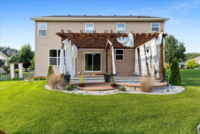 8490 Moraine Circle, Shakopee, MN 55379