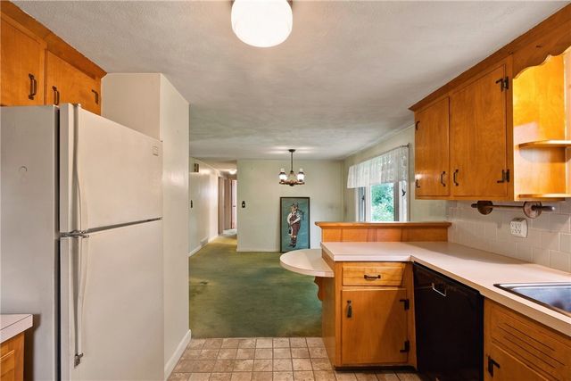 63 Bourbon Street, Portsmouth, RI 02871