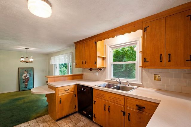 63 Bourbon Street, Portsmouth, RI 02871