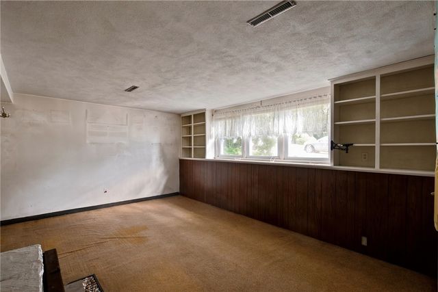 63 Bourbon Street, Portsmouth, RI 02871